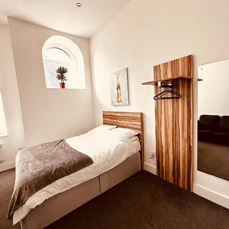 5 Star Luxury Studio Apartment, Big Smart Tv, Wifi, Liverpool City Centre, Easy Access Lock Box Entry! Esterno foto